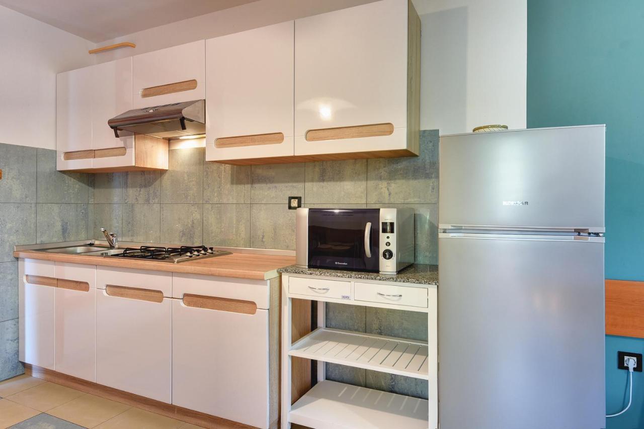 Apartments Universe Пула Екстер'єр фото