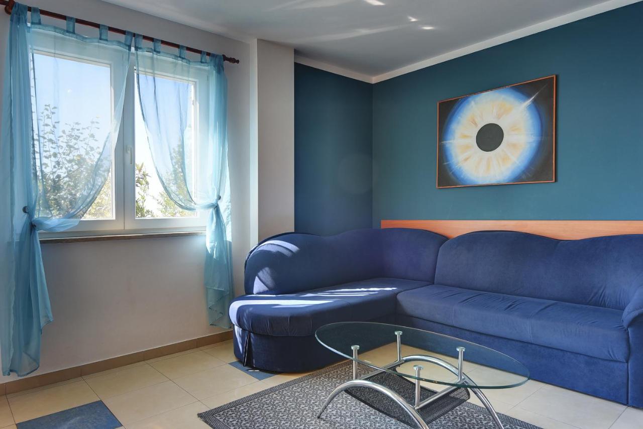 Apartments Universe Пула Екстер'єр фото