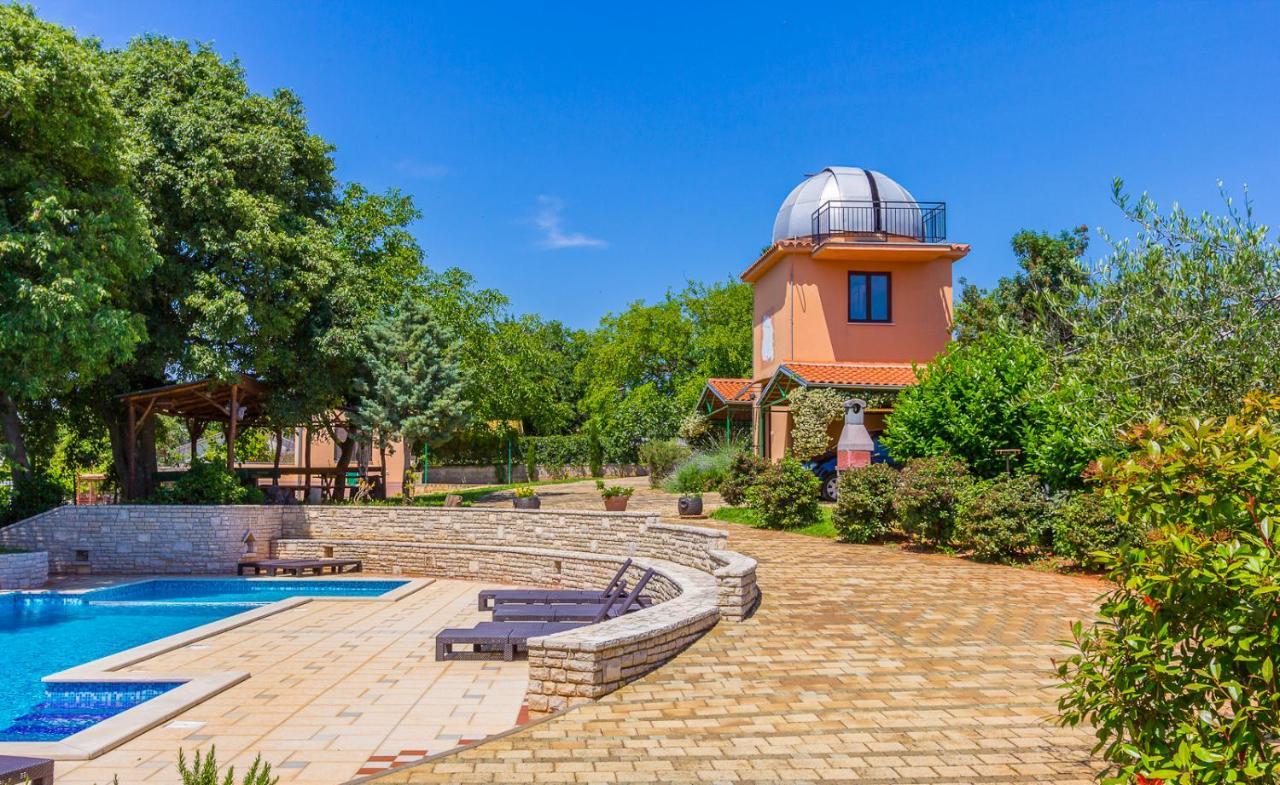 Apartments Universe Пула Екстер'єр фото